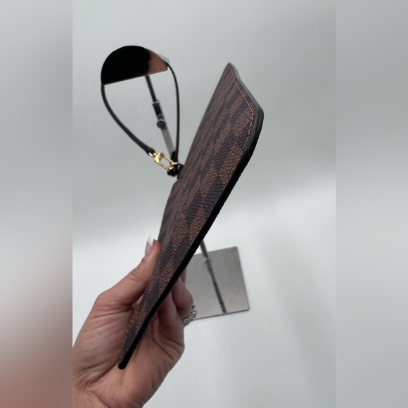 ♥️🌹Louis Vuitton Neverfull Pouch Mm in DE🌹♥️ - Picture 5 of 12